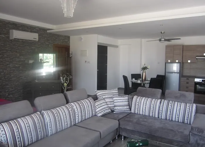 Marina 211 Apartment Larnaca