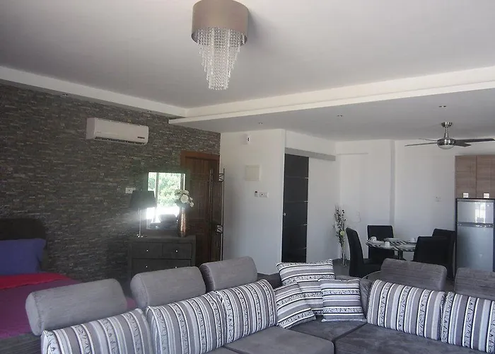 Marina 211 Apartment Larnaca