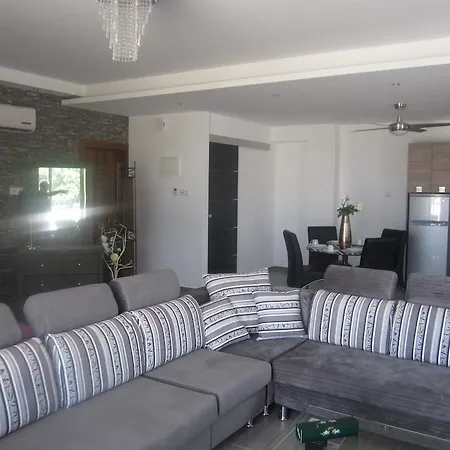 Marina 211 Apartment Larnaca