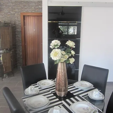Marina 211 Apartment Larnaca