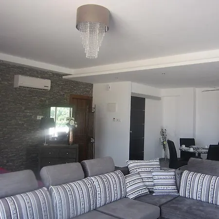 Marina 211 Apartment Larnaca
