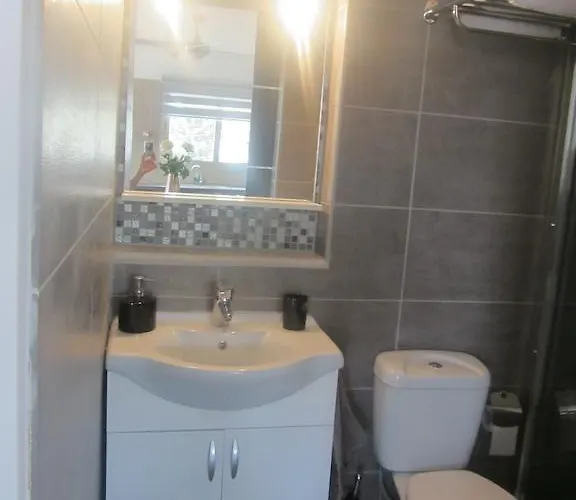 Апартаменти Marina 211 Ларнака