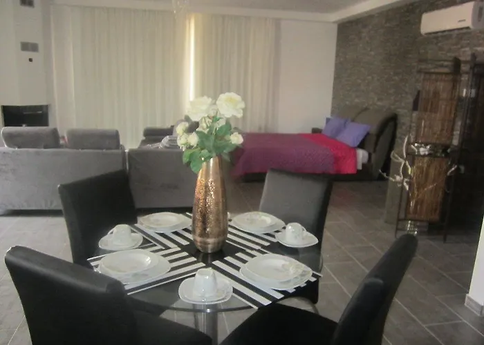 Marina 211 Ларнака