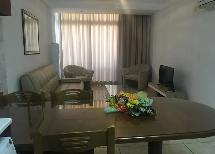 Апартаменти Marina 211 Ларнака